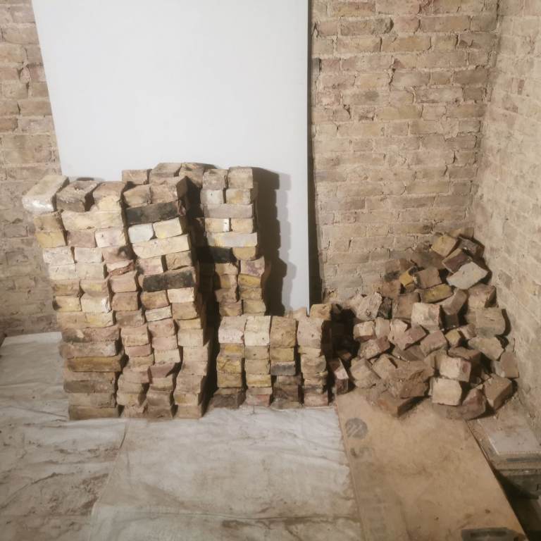 image for 180 x yellow bricks,  Approx 40x ¾ length bricks  Approx 100x half bricks 