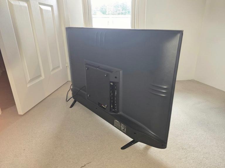 Hisense Roku TV  43 inch – Black, Good Condition