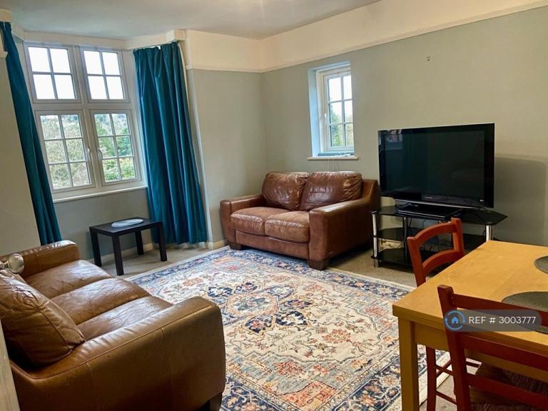 2 bedroom flat in Lawn Road, Guildford, GU2 (2 bed) (#3003777)