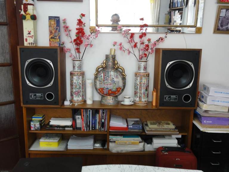 Tannoy T165. Nice Studio monitors In Perfect Condition Great Sound Free Trio KA330 Amp