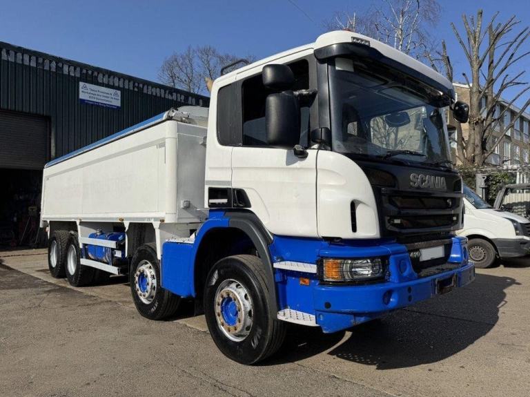 2015 SCANIA P410 8X4 TIPPER
