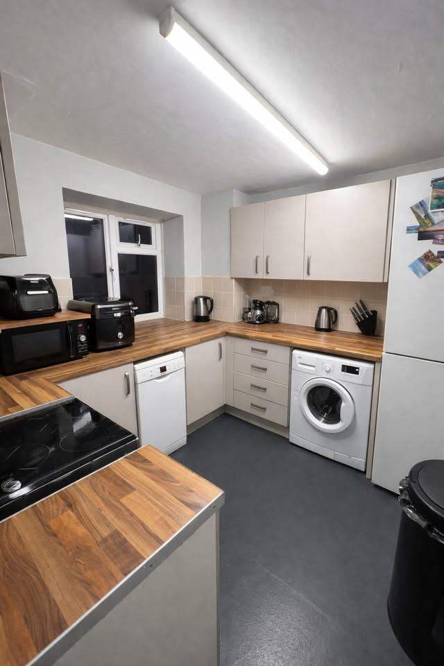 Room for Rent – Emacote Road, Warwick