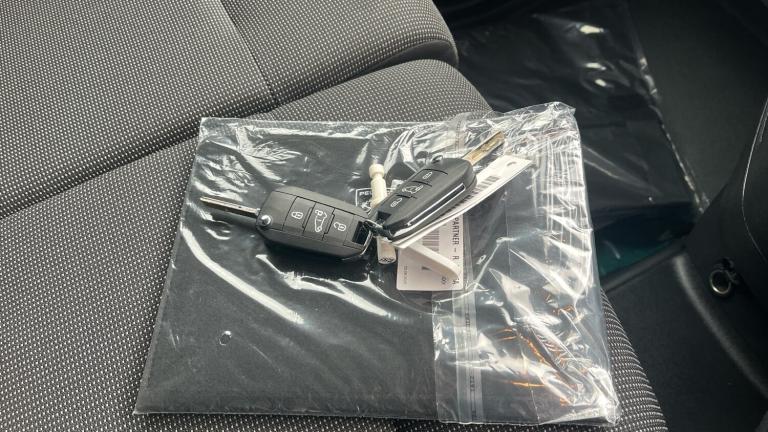 2025 Peugeot Partner Long Diesel 1.5 BlueHDi 100 Professional Plus Van Van Diesel Manual