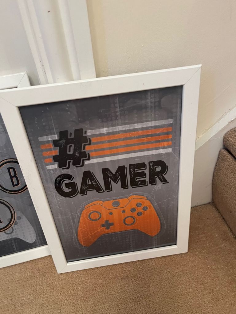 Set of 4 framed gaming pictures vgc