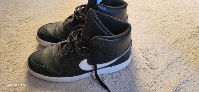 Mens Nike Trainers UK 8 (42.5)