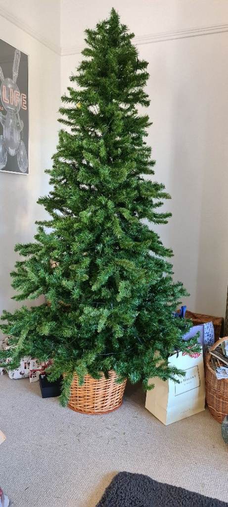 6ft Artificial Christmas Tree with basket 