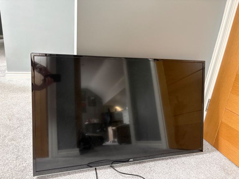JVC 42 inch Smart TV DVD Combi 