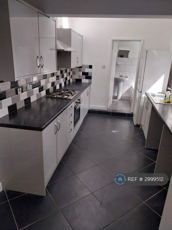 4 bedroom house in Causeway Green Road, Oldbury, B68 (4 bed) (#2999512)
