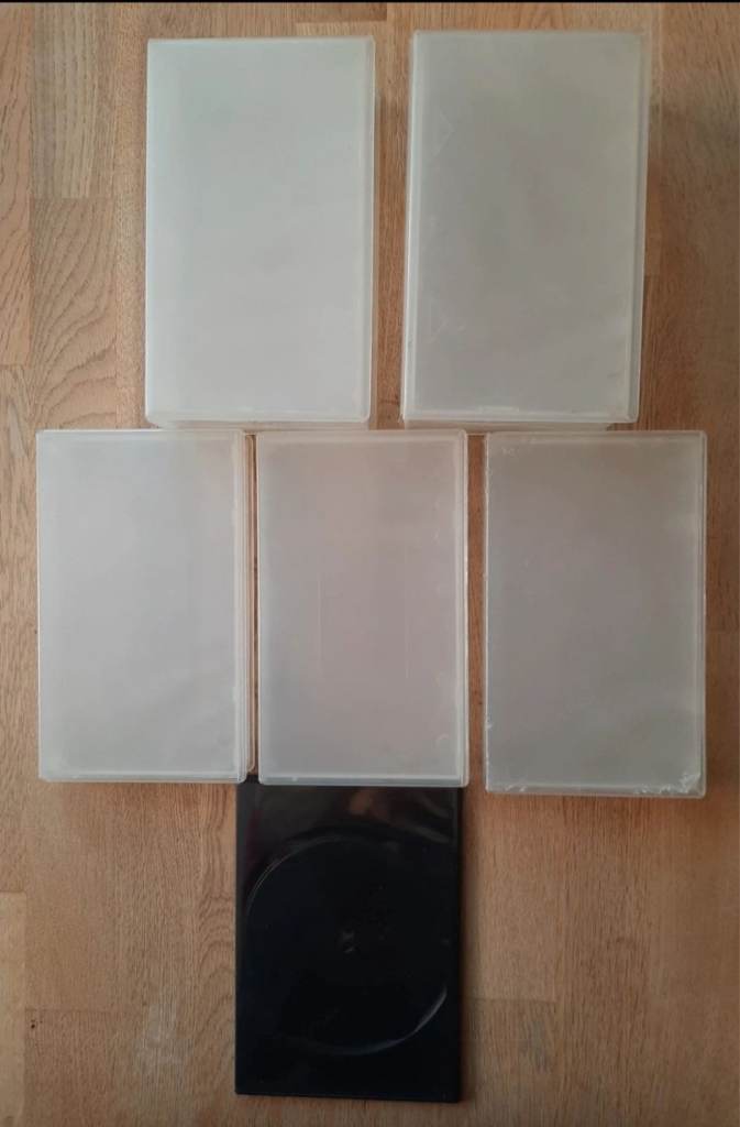 Vhs empty video storage cases x5 ( 2 of them hold double tapes ) + 1 slim dvd case 