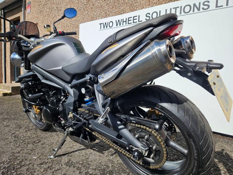 Triumph Street Triple R 675 abs in outstanding condition
