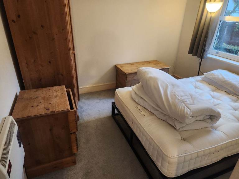 Spacious Double Room with Private Bathroom – Colchester