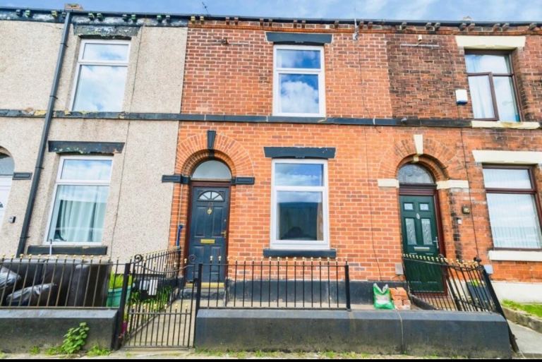 2 Bedroom Mid-Terrace for rent, Radcliffe M26- £1,100 pm