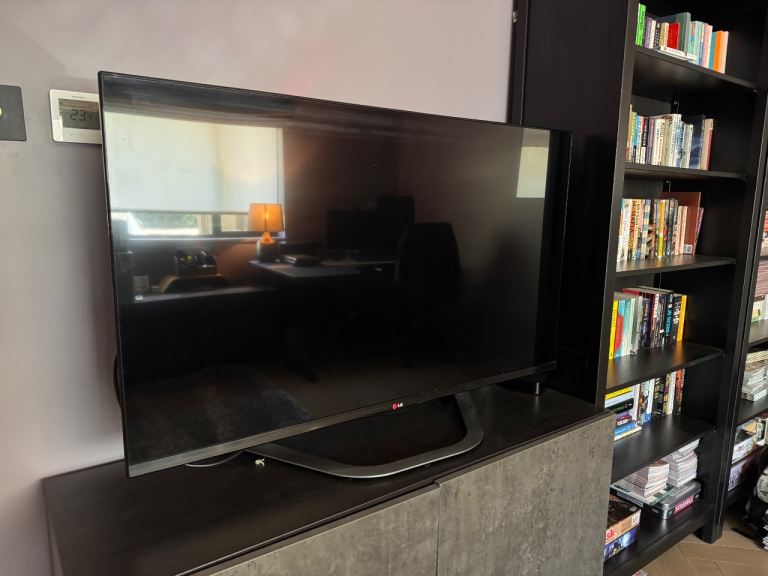 LG Smart TV – 47 inch