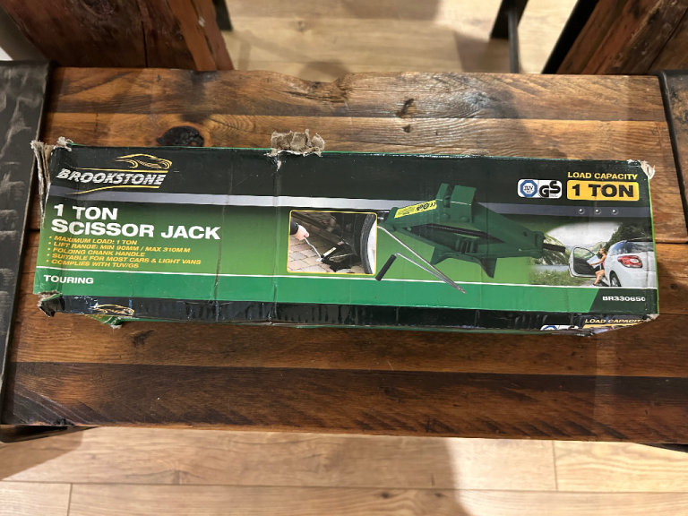 Scissor jack 1 ton. Brand new 