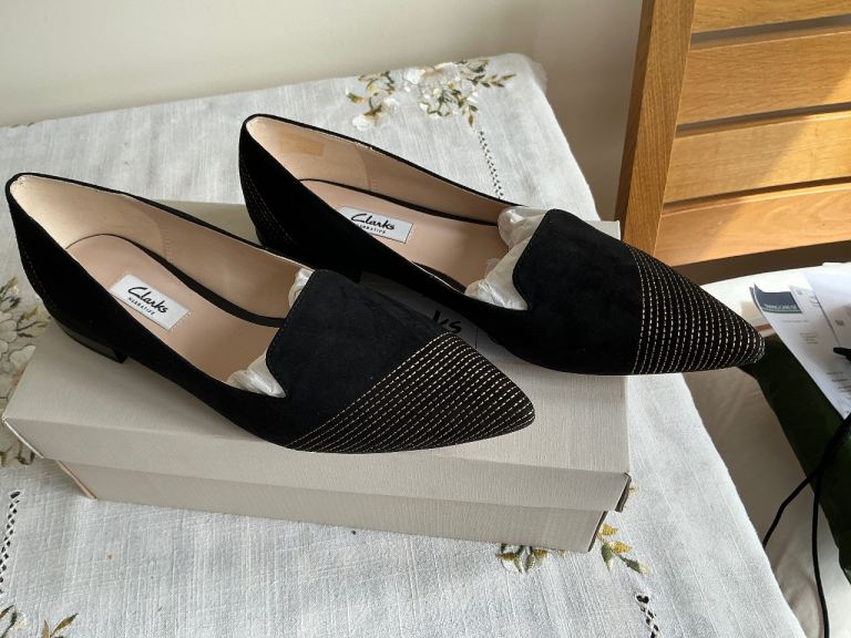 Black flat suede shoes