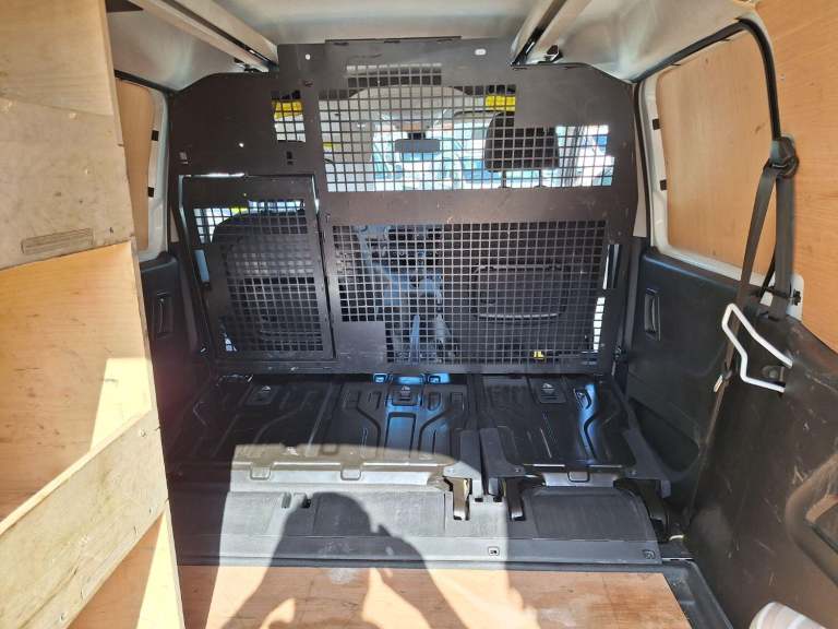 VAUXHALL COMBO 1.5 Turbo D 2300 Edition 5 seat crew combi van White Manual Diese