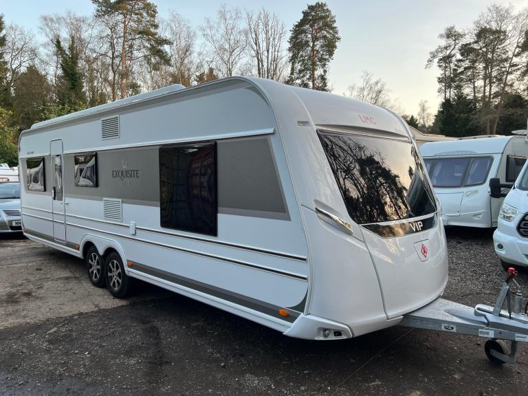 LMC EXQUiSITE 655 - 2022 - FIXED BED - 5 BERTH - FULL BATHROOM 