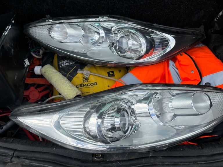 Ford fiesta mark 7 front light no damage 