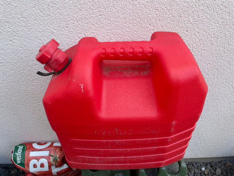 Petrol container