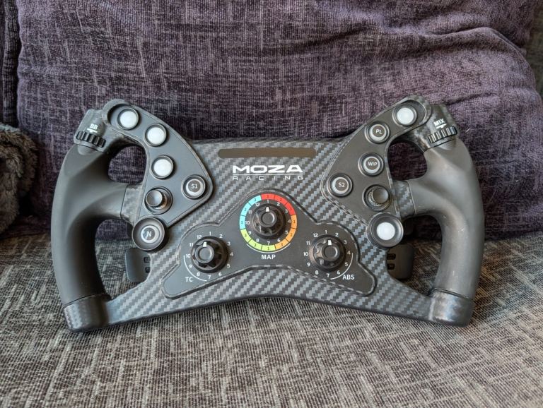 Moza Racing Sim Setup – R9 V2 / KS Wheel / SR‑P Pedals / Cockpit