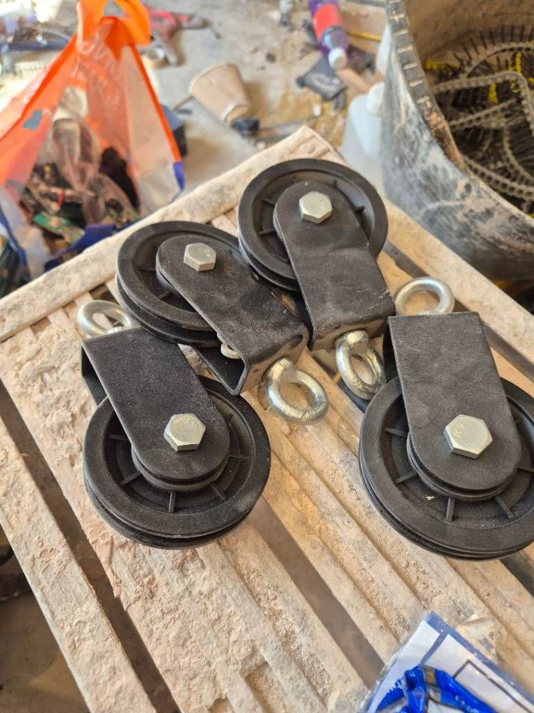 Set of 4 Pulley Blocks – Ideal for Garage / DIY / Lifting