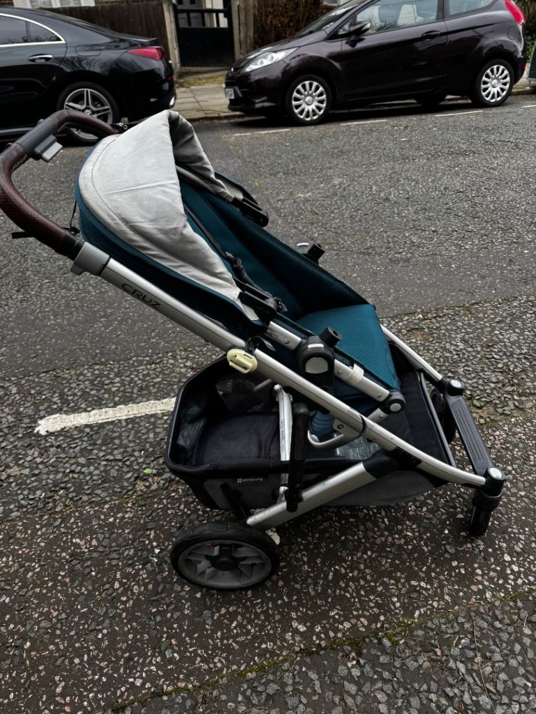 Uppababy Cruz V2 plus bassinet