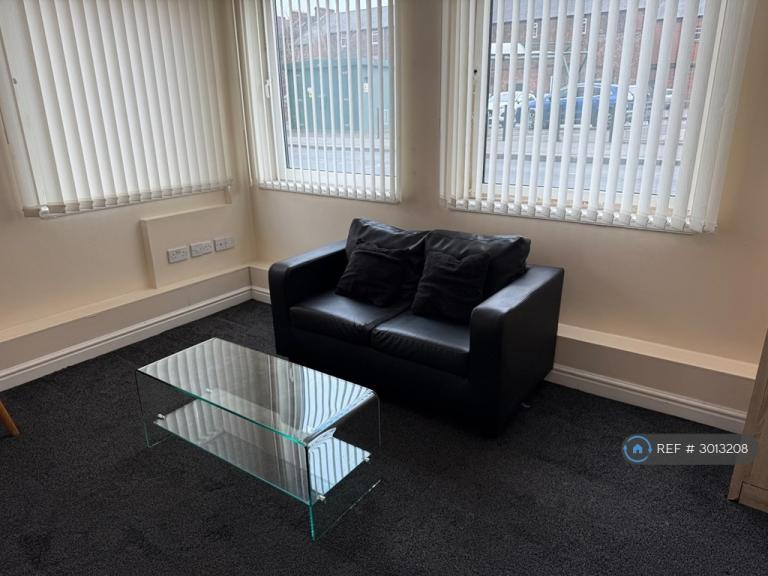 Studio flat in Young Street, Doncaster, DN1 (#3013208)