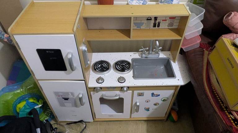 Toy kitchen