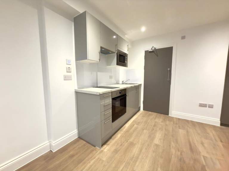 Modern Shared Accommodation | London | Benefits - UC, PIP, LCW, Carers