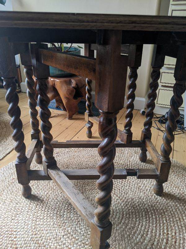 Drop leaf dining table - needs some work 