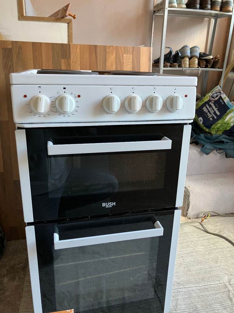 Freestanding Bush double oven electric cooker with hotplates