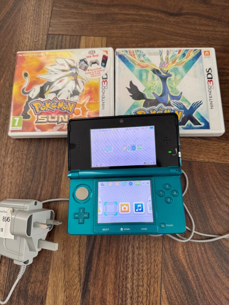 Nintendo 3DS w/pokemon x and pokemon sun 