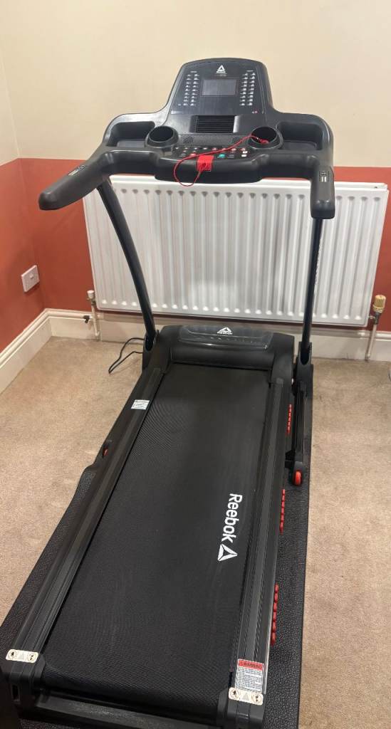 Reebok One GT40S Electric Treadmill - Black (765002) - Floor Mat Included