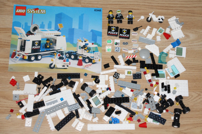 Lego Town 6348 Surveillance Squad  * complete with instructions *