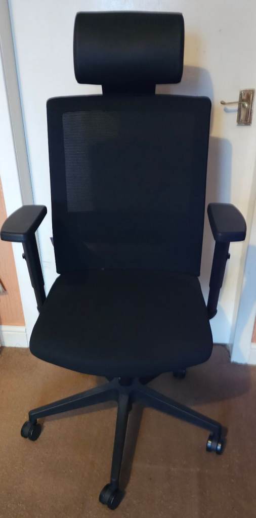 Office chair as new (paid £119.99)