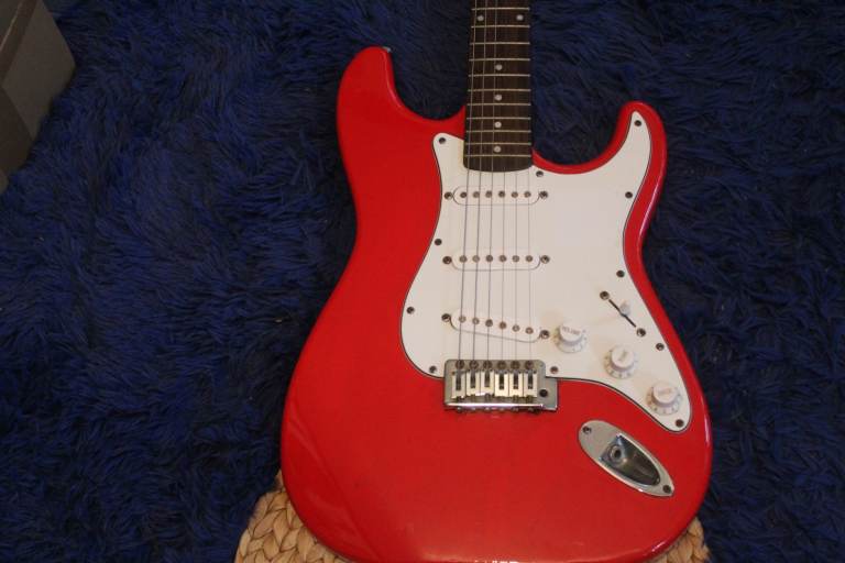 Red Electric Guitar – Good Condition