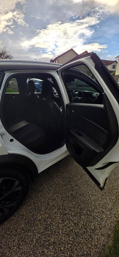 Renault, CAPTUR, Hatchback, 2023, Other, 1598 (cc), 5 doors