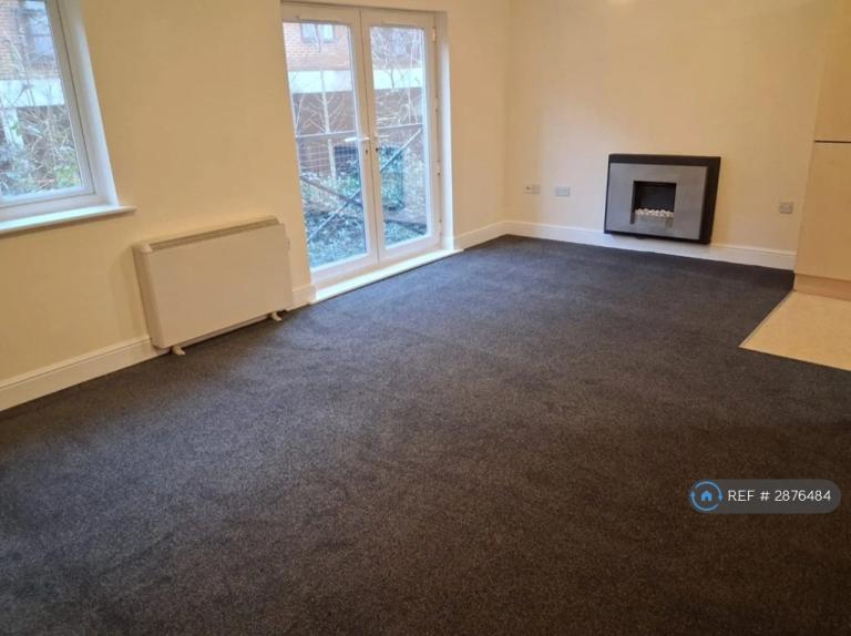 Studio flat in The Larches, St Leonards-On-Sea, TN37 (#2876484)