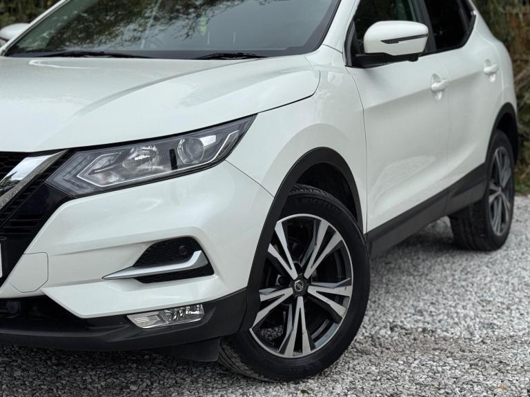 2017 Nissan Qashqai 1.2 DiG-T N-Connecta 5dr Xtronic HATCHBACK PETROL Automatic