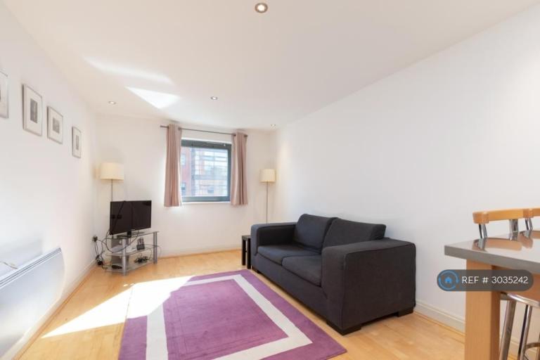 1 bedroom flat in Dolben Court, London, SW1P (1 bed) (#3035242)