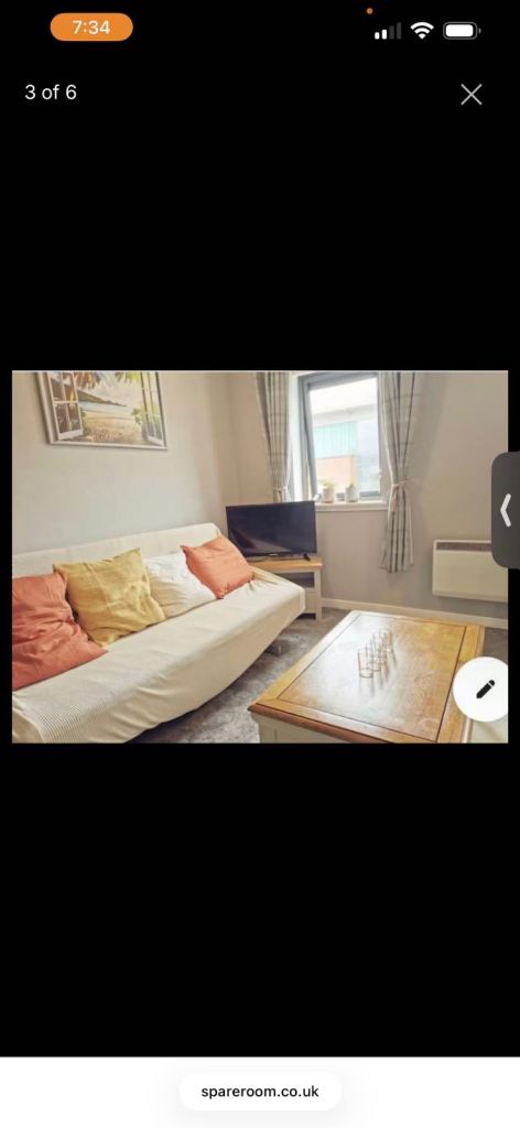 A studio flat in excellent condition close to Glasgow Central and Queen Street stations 