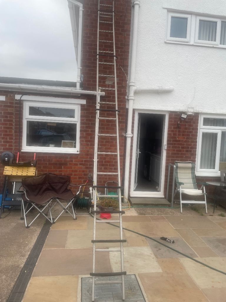 Alluminium roof ladder – Good Condition