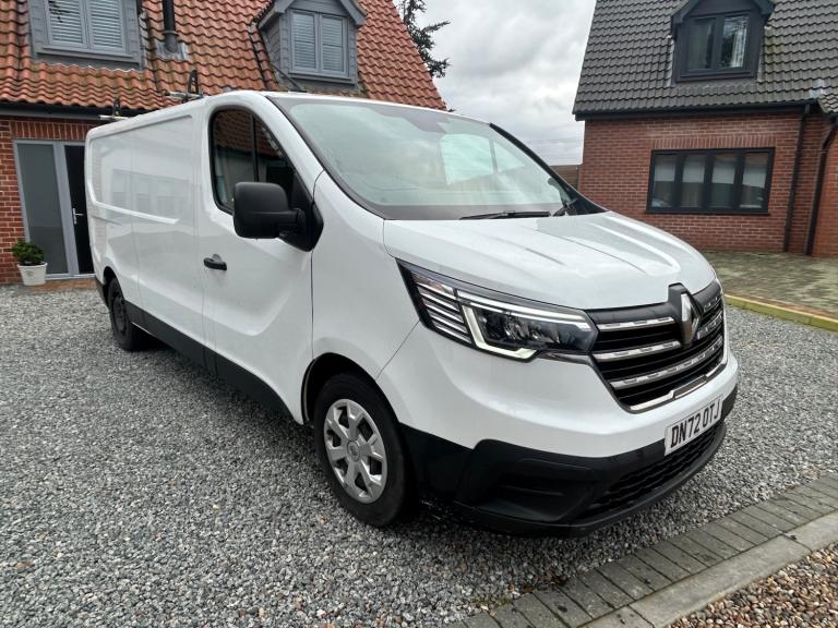 2022 Renault Trafic LL30 Blue dCi 130 Business+ Van CHOICE OF 2 NO VAT FSH LL30 DEMO PLUS 1  PANE...