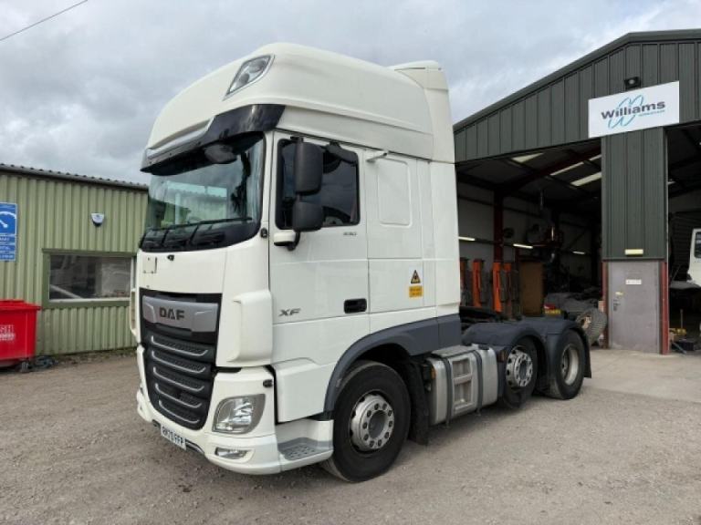DAF XF 530 6x2 MID LIFT SLEEPER CAB TRACTOR UNIT