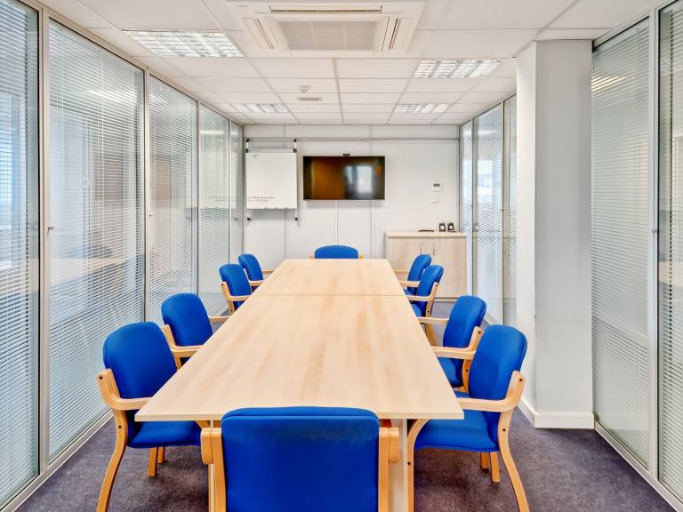 Fareham - PO16 9QD \ Flexible Office Space for Up to 10 Desks