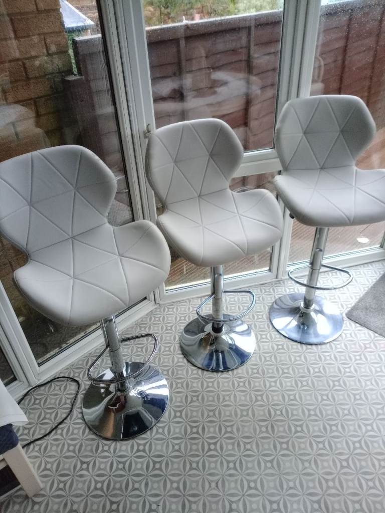 3x bar stools