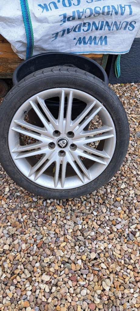 Jaguar 18 inch alloy wheel 