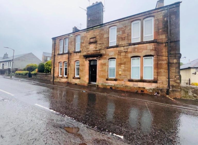 2 bedroom property to rent in Lochwinnoch