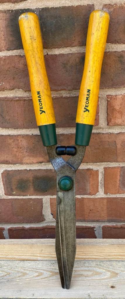 Yeoman Hedge Shears with Wooden Handles – Good Condition