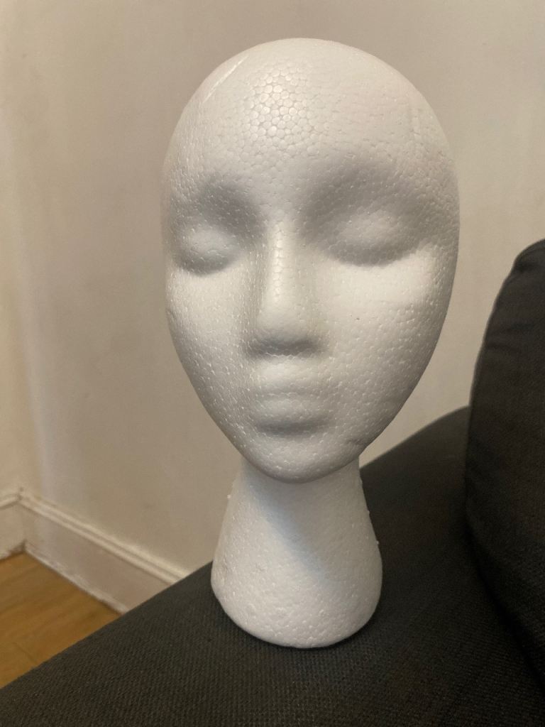 Foam mannequin head 